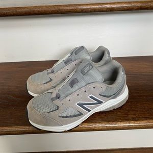 Boys new balance 888 tennis shoes size 3.5 wide